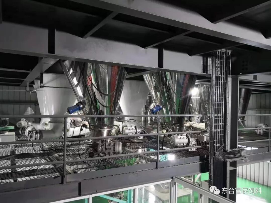 富民饲料混合设备现场